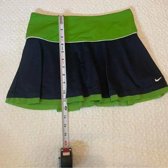 Nike‎ Black and Green Athletic Skater Skirt - Picture 5 of 7